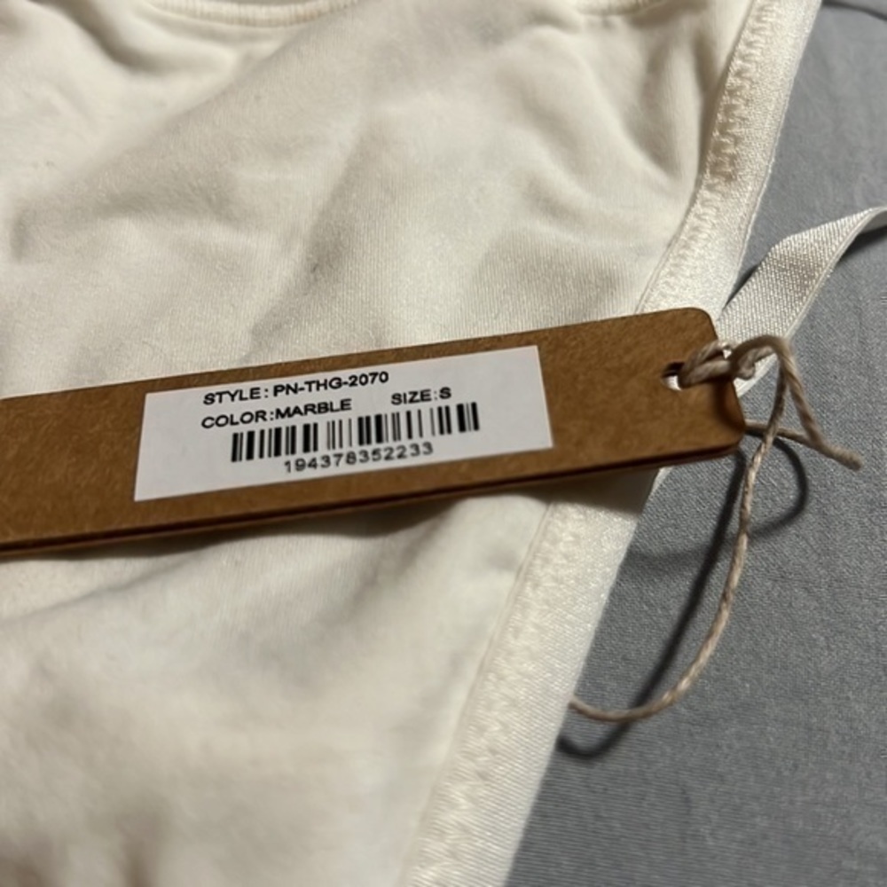 Skims Fits Everybody T-String Thong - Picture 10 of 12